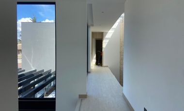 CASA DE LUJO CON PISCINA, CHALLUABAMBA