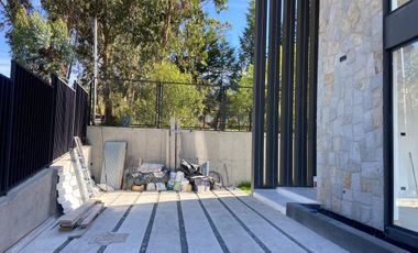 CASA DE LUJO CON PISCINA, CHALLUABAMBA