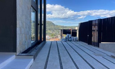 CASA DE LUJO CON PISCINA, CHALLUABAMBA