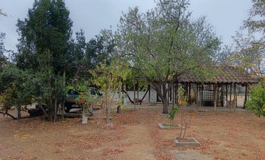 AL LADO DE RUTA L-710, A 20 MINUTOS DE SANTA CRUZ.