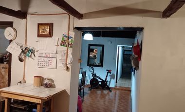 AL LADO DE RUTA L-710, A 20 MINUTOS DE SANTA CRUZ.