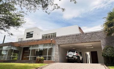 VENTA Casa de 4 habitaciones en Urb. Privada. Arrayanes, Puembo