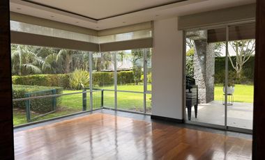 VENTA Casa de 4 habitaciones en Urb. Privada. Arrayanes, Puembo