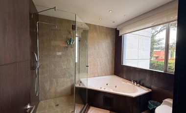 VENTA Casa de 4 habitaciones en Urb. Privada. Arrayanes, Puembo