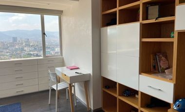 Bosque alto amueblado