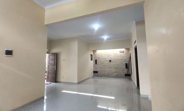 Rumah Bagus Luas Siap Huni di Karangasem Solo dekat ATMI dan UMS