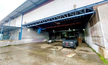 ALQUILER GALERA 1600M2 CON OFICINAS EN LOS NGELES BETANIA