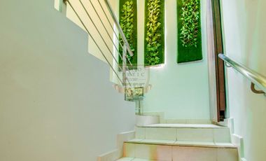 Casa en AMPLIA en Brisas del Golf, PH Victoria Paseo del Norte 5 HAB.