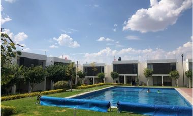 CASA EN VENTA  CON SEGURIDAD ALBERCA  Y AMENIDADES AYALA MORELOS