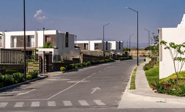 CASA EN VENTA  CON SEGURIDAD ALBERCA  Y AMENIDADES AYALA MORELOS