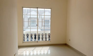 Disewakan Rumah Green Lake City West Europe 4x15m,2lt,Harga Rp.50jt/th