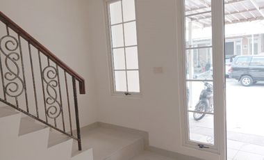 Disewakan Rumah Green Lake City West Europe 4x15m,2lt,Harga Rp.50jt/th