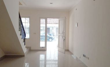 Disewakan Rumah Green Lake City West Europe 4x15m,2lt,Harga Rp.50jt/th