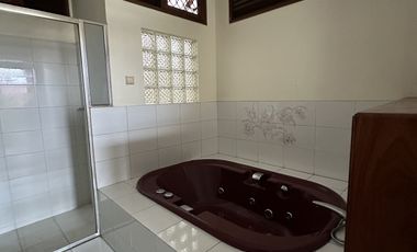 Disewakan Rumah siap huni lokasi elit di Kelapa Gading