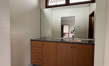 Disewakan Rumah siap huni lokasi elit di Kelapa Gading