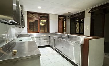 Disewakan Rumah siap huni lokasi elit di Kelapa Gading