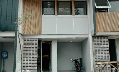 RUMAH SELANGKAH KE PINTU TOL LOKASI STRATEGIS PRBTSAN JKT-DPK FASILITAS RMH KOMPLIT