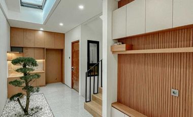 RUMAH SELANGKAH KE PINTU TOL LOKASI STRATEGIS PRBTSAN JKT-DPK FASILITAS RMH KOMPLIT