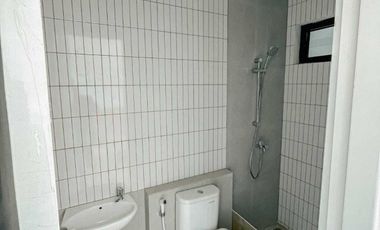 RUMAH SELANGKAH KE PINTU TOL LOKASI STRATEGIS PRBTSAN JKT-DPK FASILITAS RMH KOMPLIT