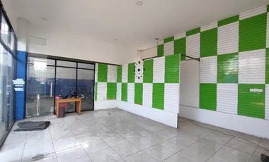 Pinggir jalan H Djole pasar bantar gebang bekasi