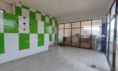 Pinggir jalan H Djole pasar bantar gebang bekasi