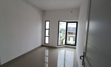 RUMAH BARU 2LT 3KT 15 MENIT KE RAYA MERR FREE DP FREE BIAYA2