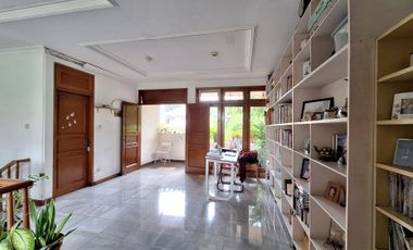 Rumah Klasik Hitung Harga Tanah LT 2930m2 di Area Pejaten Barat