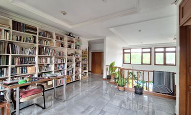 Rumah Klasik Hitung Harga Tanah LT 2930m2 di Area Pejaten Barat