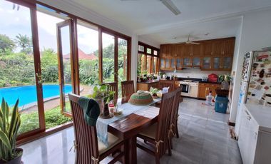 Rumah Klasik Hitung Harga Tanah LT 2930m2 di Area Pejaten Barat