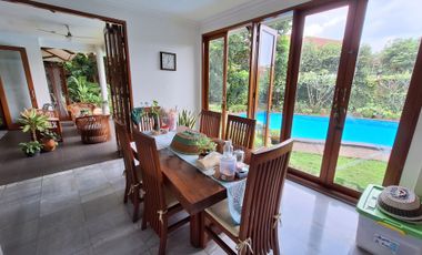 Rumah Klasik Hitung Harga Tanah LT 2930m2 di Area Pejaten Barat