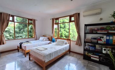 Rumah Klasik Hitung Harga Tanah LT 2930m2 di Area Pejaten Barat