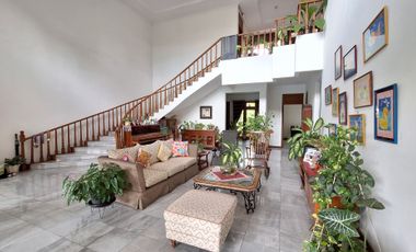 Rumah Klasik Hitung Harga Tanah LT 2930m2 di Area Pejaten Barat