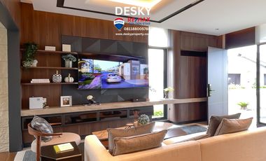 Vanica 7 Premium Attic Room di Summarecon Crown Gading Bekasi