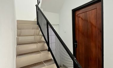 Rumah Tingkat Elegan, Siap Huni, Bangunan Baru Full Renov, Strategis