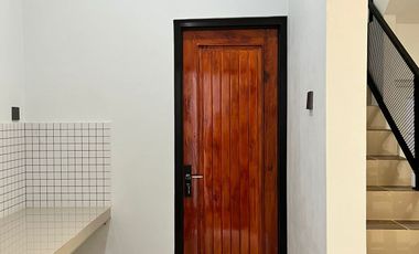 Rumah Tingkat Elegan, Siap Huni, Bangunan Baru Full Renov, Strategis