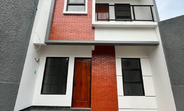 Rumah Tingkat Elegan, Siap Huni, Bangunan Baru Full Renov, Strategis