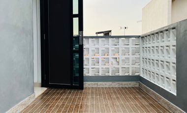 Rumah Tingkat Elegan, Siap Huni, Bangunan Baru Full Renov, Strategis