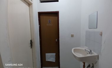 DISEWA RUMAH TAHUNAN BAGUS SIAP HUNI BERSIH VENESIA SENTUL SSR61