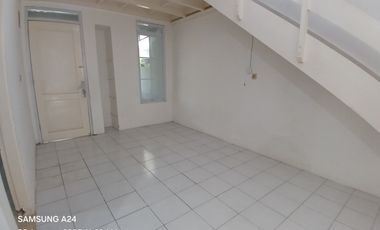 DISEWA RUMAH TAHUNAN BAGUS SIAP HUNI BERSIH VENESIA SENTUL SSR61