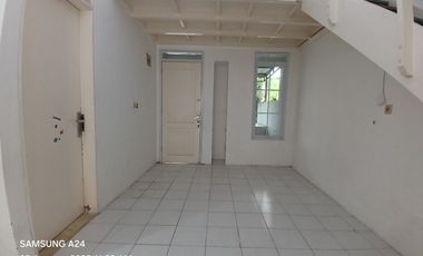 DISEWA RUMAH TAHUNAN BAGUS SIAP HUNI BERSIH VENESIA SENTUL SSR61