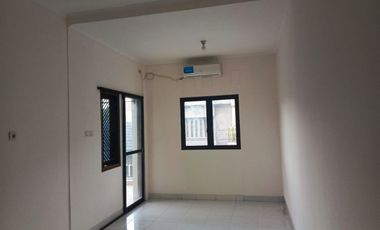 Rumah Semi Furnish 2 1/2 lantai di Cluster Mutiara Baru Bks