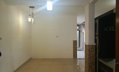 Rumah Semi Furnish 2 1/2 lantai di Cluster Mutiara Baru Bks