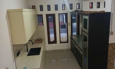 Rumah Semi Furnish 2 1/2 lantai di Cluster Mutiara Baru Bks