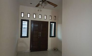 Rumah Semi Furnish 2 1/2 lantai di Cluster Mutiara Baru Bks