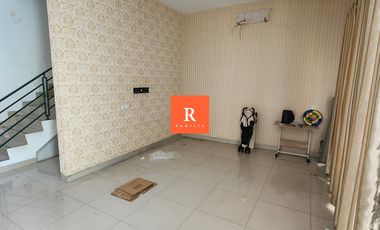 Disewakan Rumah di Pluit 3 Lantai
