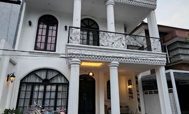 Rumah Mewah Turun Harga  di Komplek Mainroad Ters Jakarta Antapani