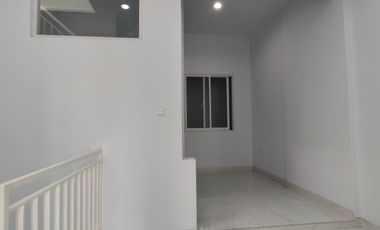 Rumah Baru Cantik dalam komplek pondok kelapa jaktim