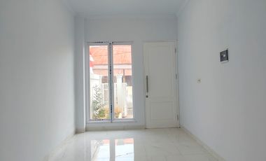 Rumah Baru Cantik dalam komplek pondok kelapa jaktim