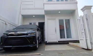 Rumah Baru Cantik dalam komplek pondok kelapa jaktim
