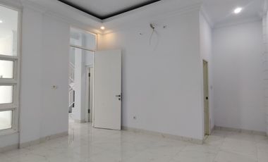 Rumah Baru Cantik dalam komplek pondok kelapa jaktim